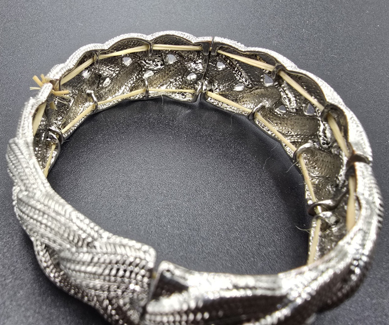 Metal Flower Shaped Stretch Ring With Multi-Rhinestone Center Plust Bracelet