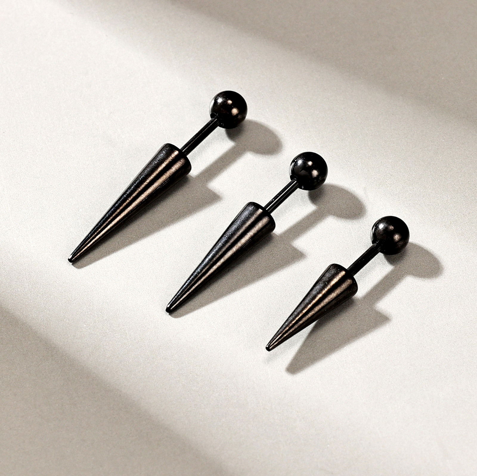 18G Stainless Steel Spike Stud Earring Helix Piercing Balls Screw Back Piercing