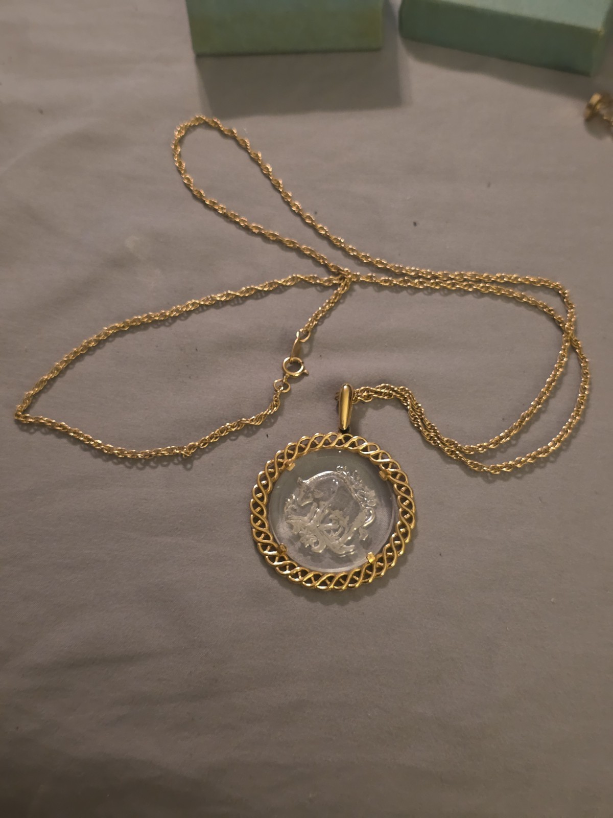 Avon Signed Gold Plated Rope Chain Necklace Round Clear Glass Animal Pendant