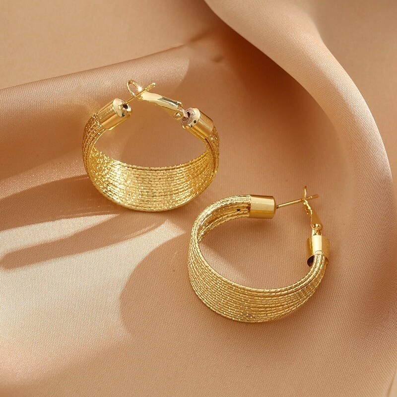 Elegant C-shaped earrings geometric metal circle earrings Wedding Jewelry Gifts