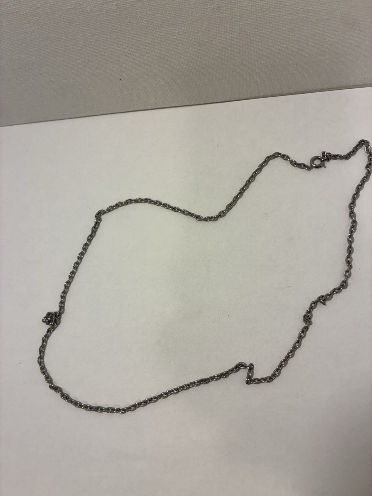 Lot of assorted women’s necklaces/ chains 26 in total.