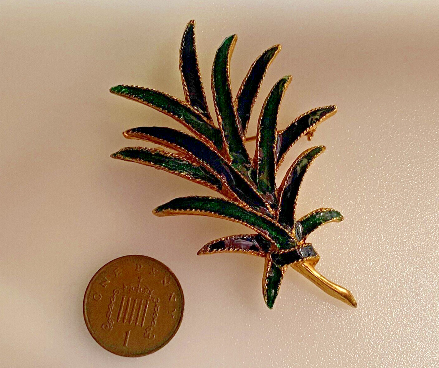 Vintage Brooch Angel Palm Leaf Enamel Gold Metal Blue Green 17.30g