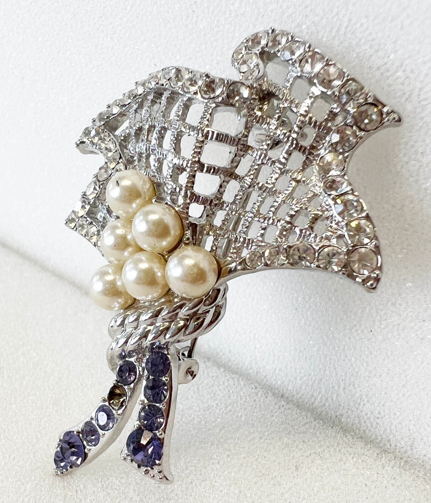 Silver White Rhinestone Seed Pearl Bouquet Pin Brooch – 2″ x 1.5″ 12.0g