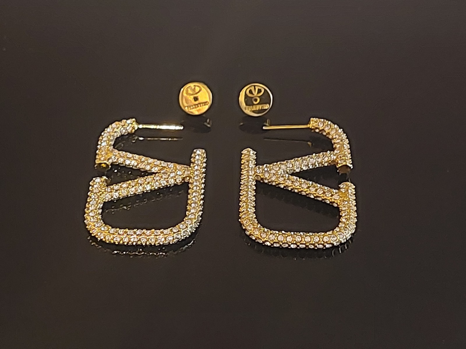 VALENTINO CRYSTAL V EARRINGS – Box & Dust Pouch Included