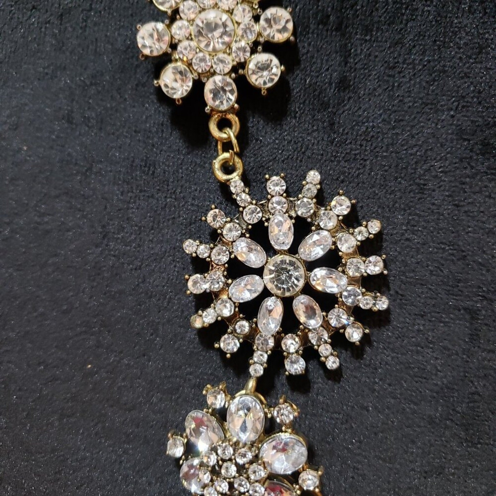 Women’s Gold Plated Crystal Floral Rhinestone Statement Necklace with Lobster