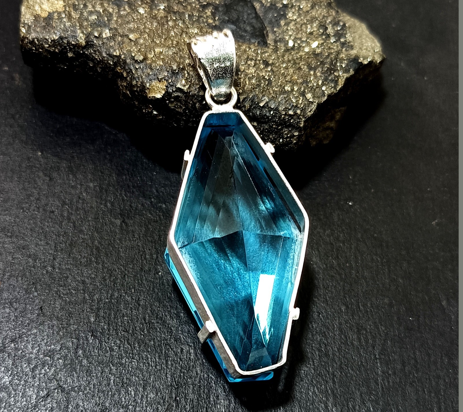100.85 Ct EGL Certified Natural Topaz 925 Solid Silver Pendant Loose Gemstone