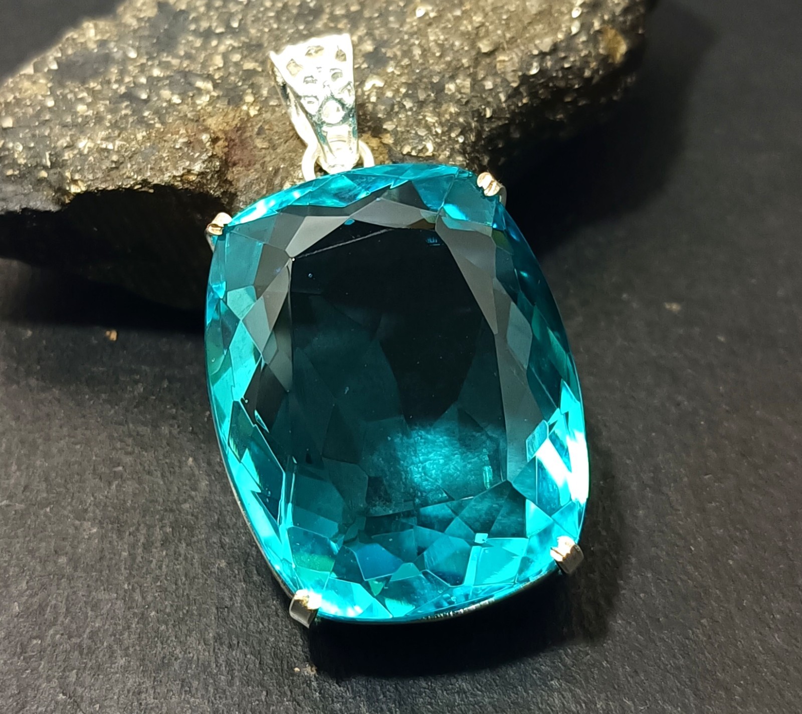 125.50 Ct Natural Blue Topaz 925 Solid Silver Pendant Certified Loose Gemstone