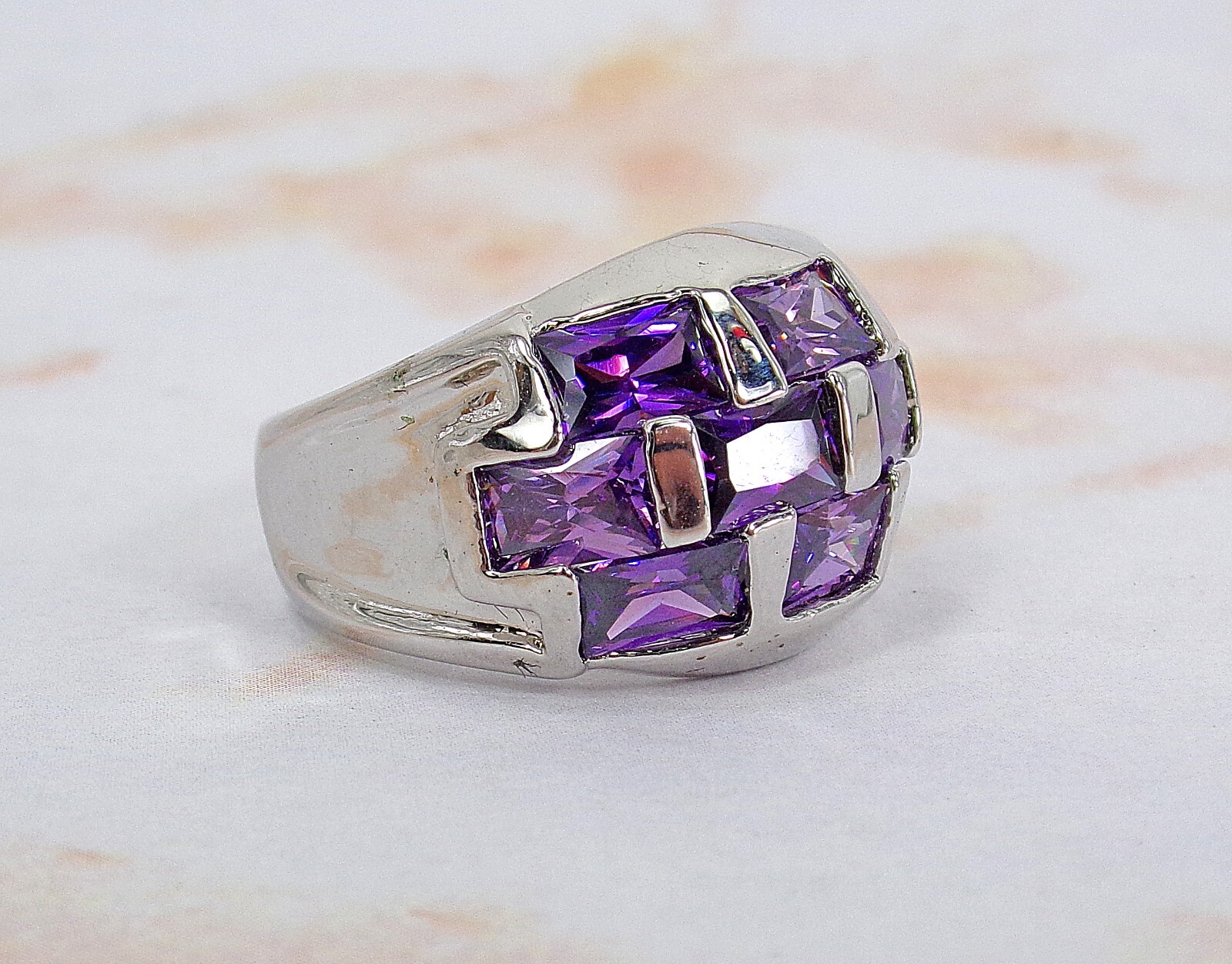 Purple cubic zirconia stone band ring with rectangle shape stones Size 7.5 NEW