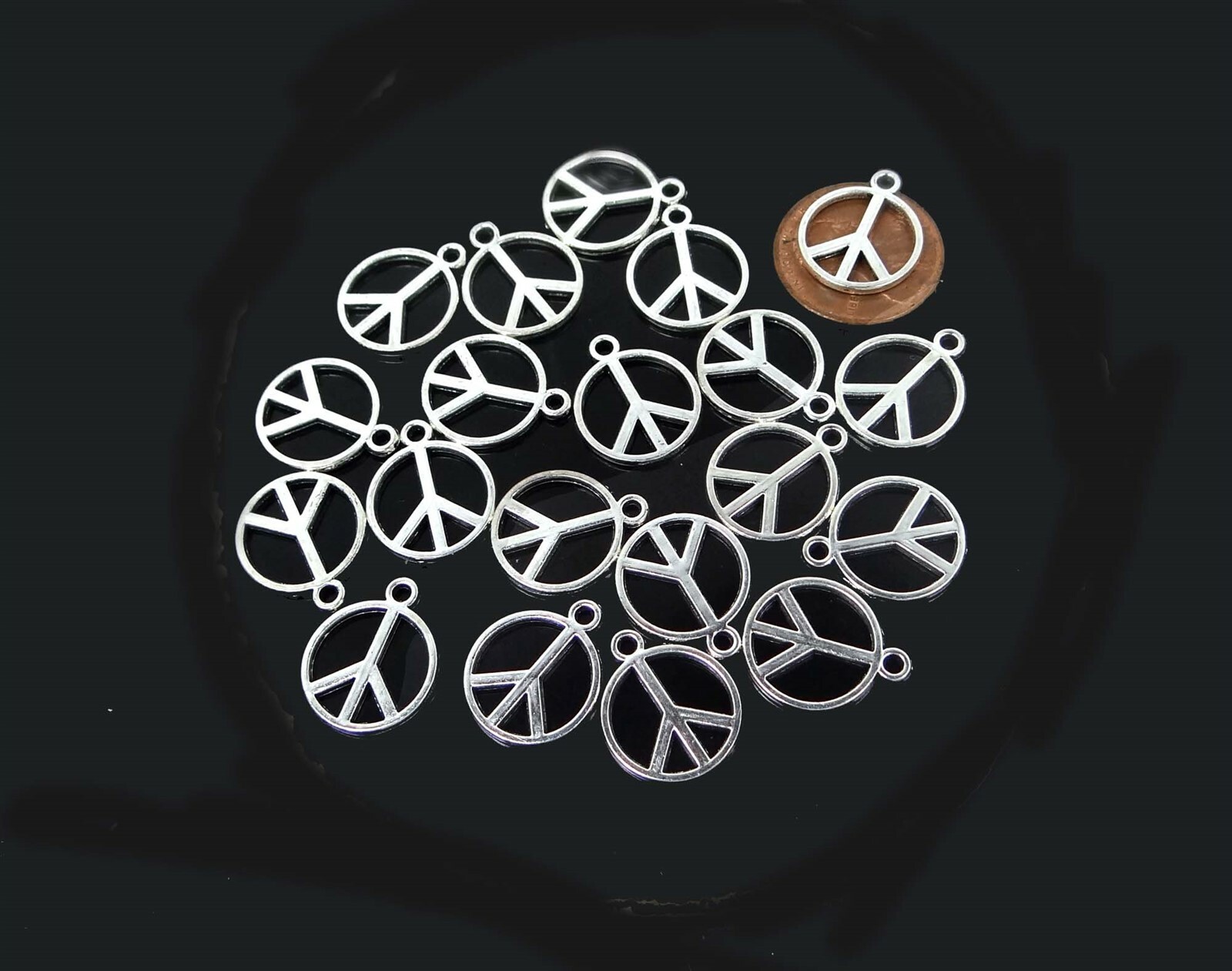 20 Antique Silver Pewter/ Alloy Peace Sign Filigree Charm Pendant Beads 14mm