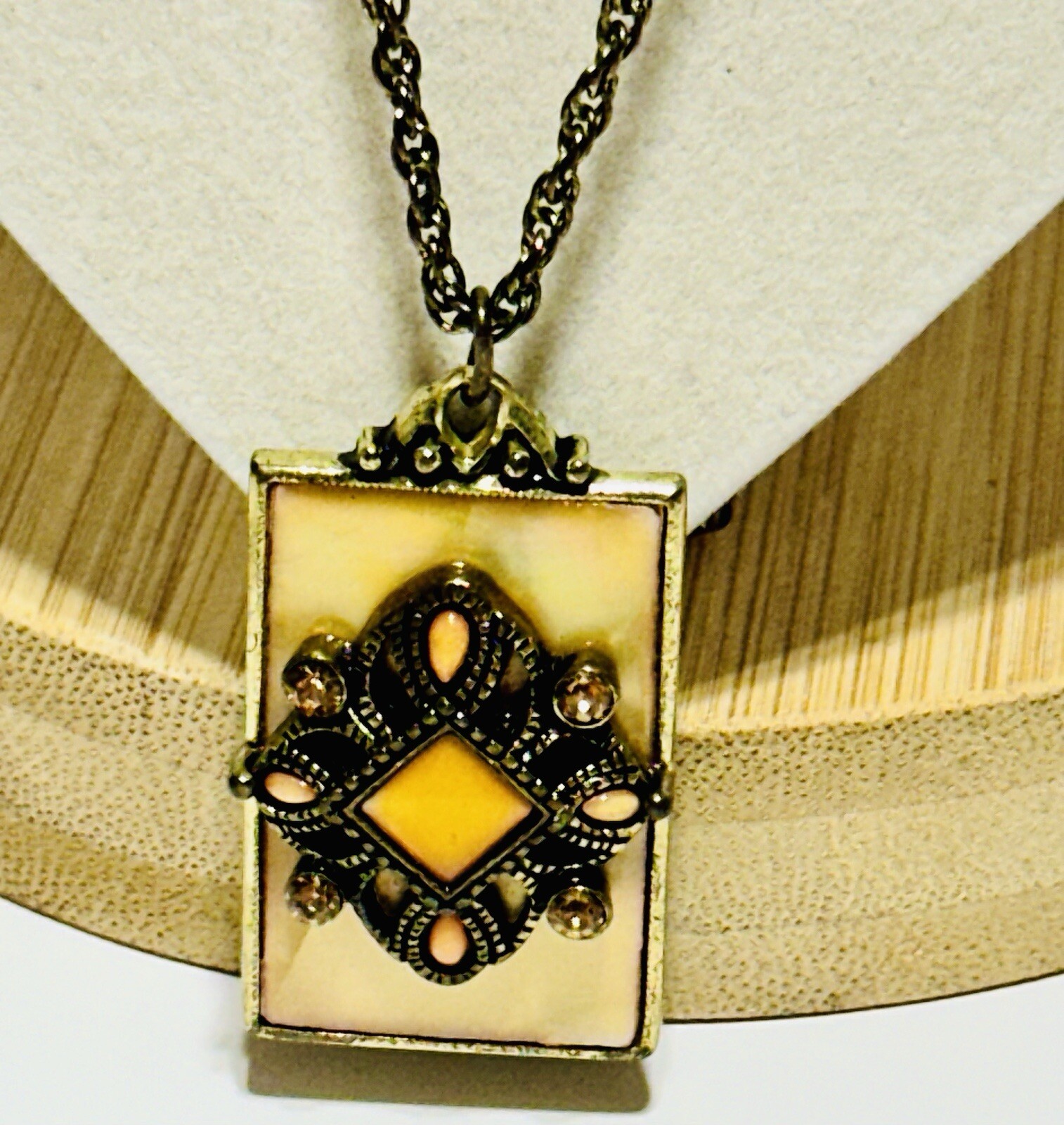 1928 Mother Of Pearl Iridescent Pendant Antique Gold Tone Necklace 17in
