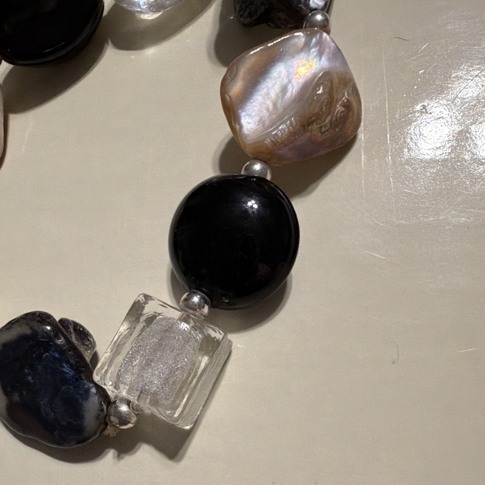 Baroque Pearl Beaded Stretch Bracelet White Pearl-Look Black Beads Clear Glass