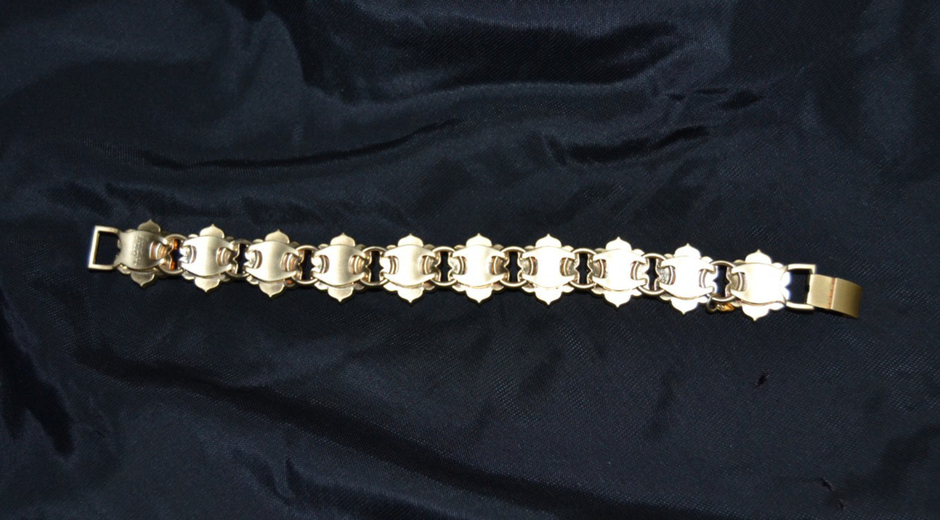 Spartina 449 Gold Tone Orange/Coral Bracelet Women’s 7-8 Inch Flower Shape