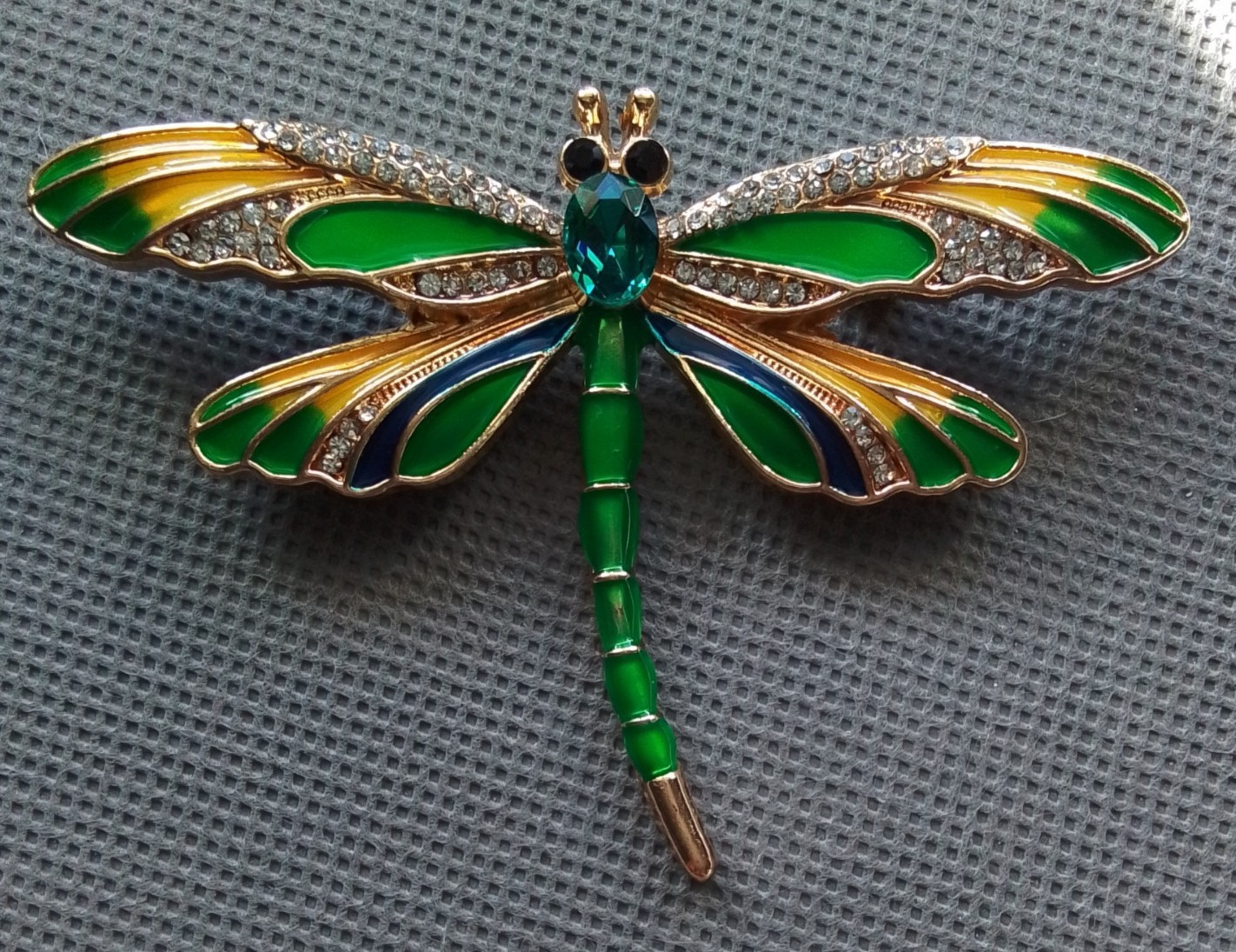 Vintage style dragonfly broch with stunning inset faux diamonds and enamel.
