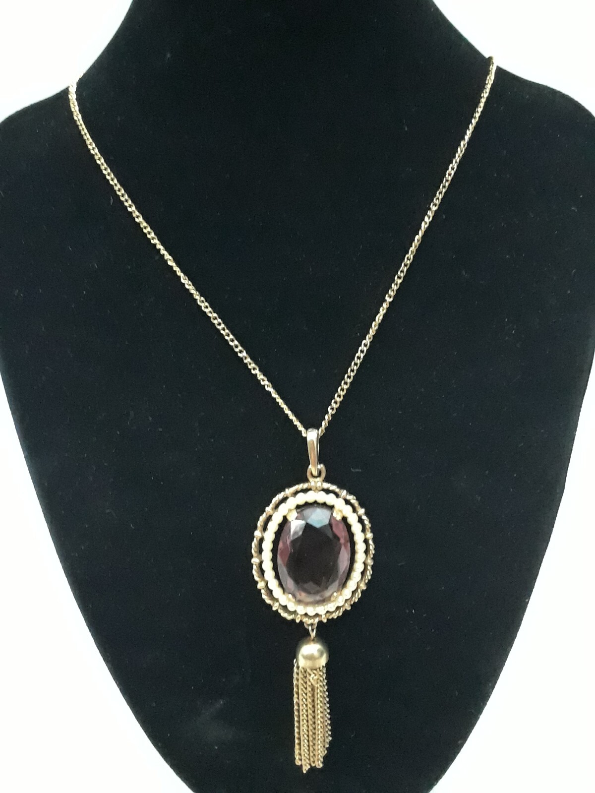Vintage Purple Cut Oval Stone Surrounded Faux Pearls Gold Tone Tassel 24″ Chain
