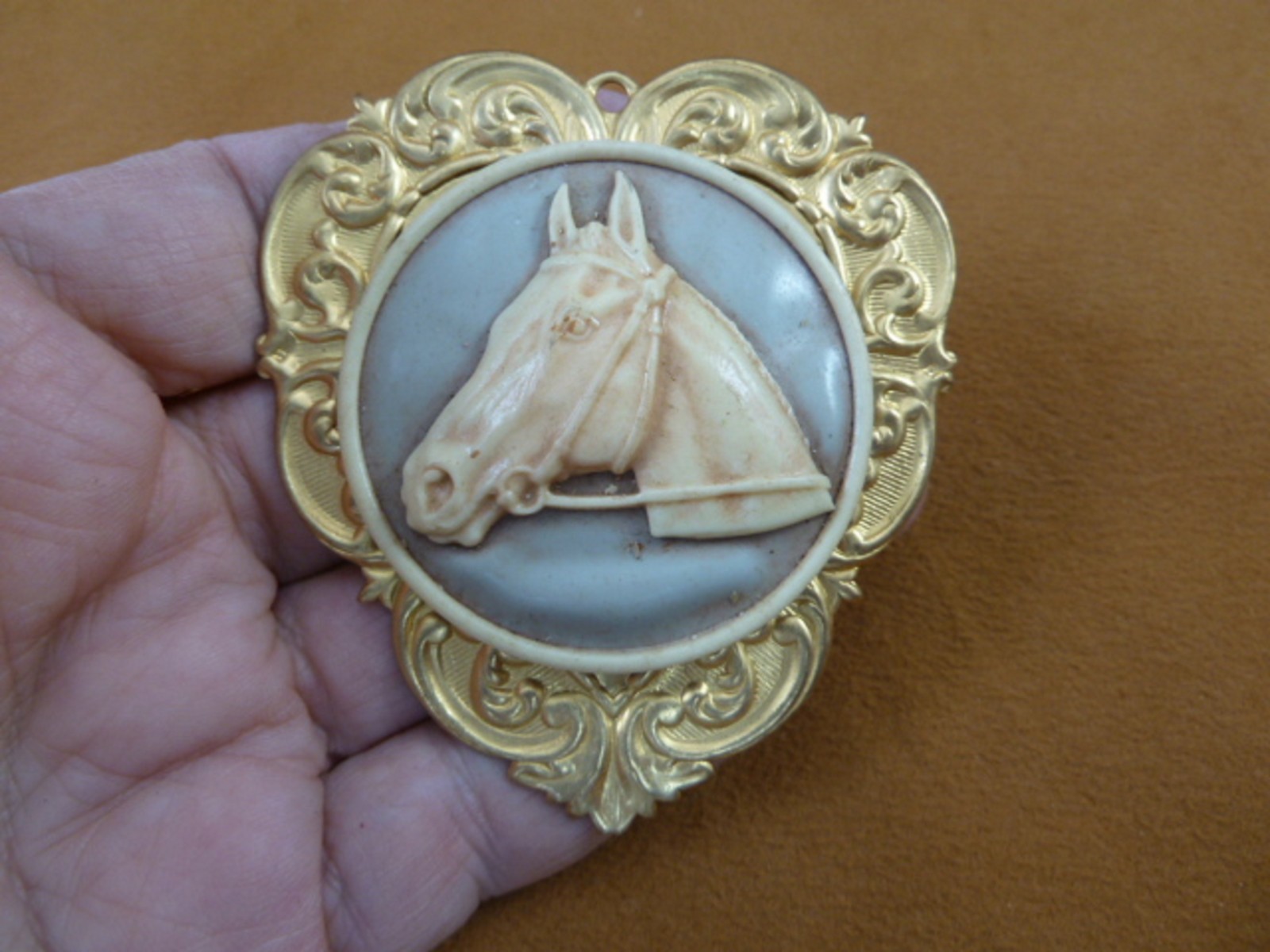 (CL54-8) HORSE RACE Stallion head mare gray white CAMEO heart Brooch Pin Pendant