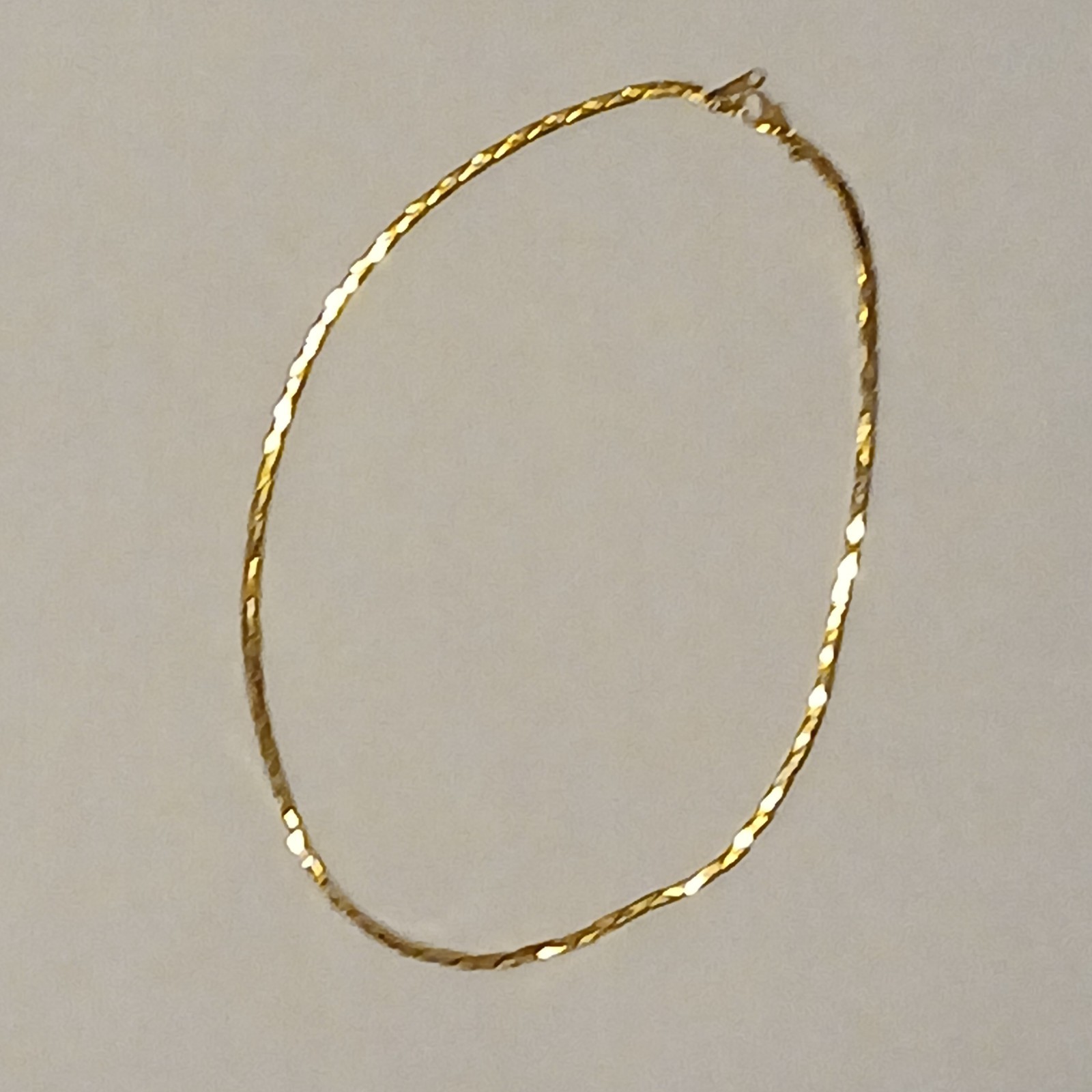 gold tone necklace Unisex Brand New (Good Condition) (Used)