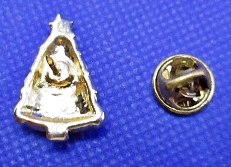 White Enamel Christmas Tree w/ Rhinestones lapel Pin Tie Tac Gold Tone