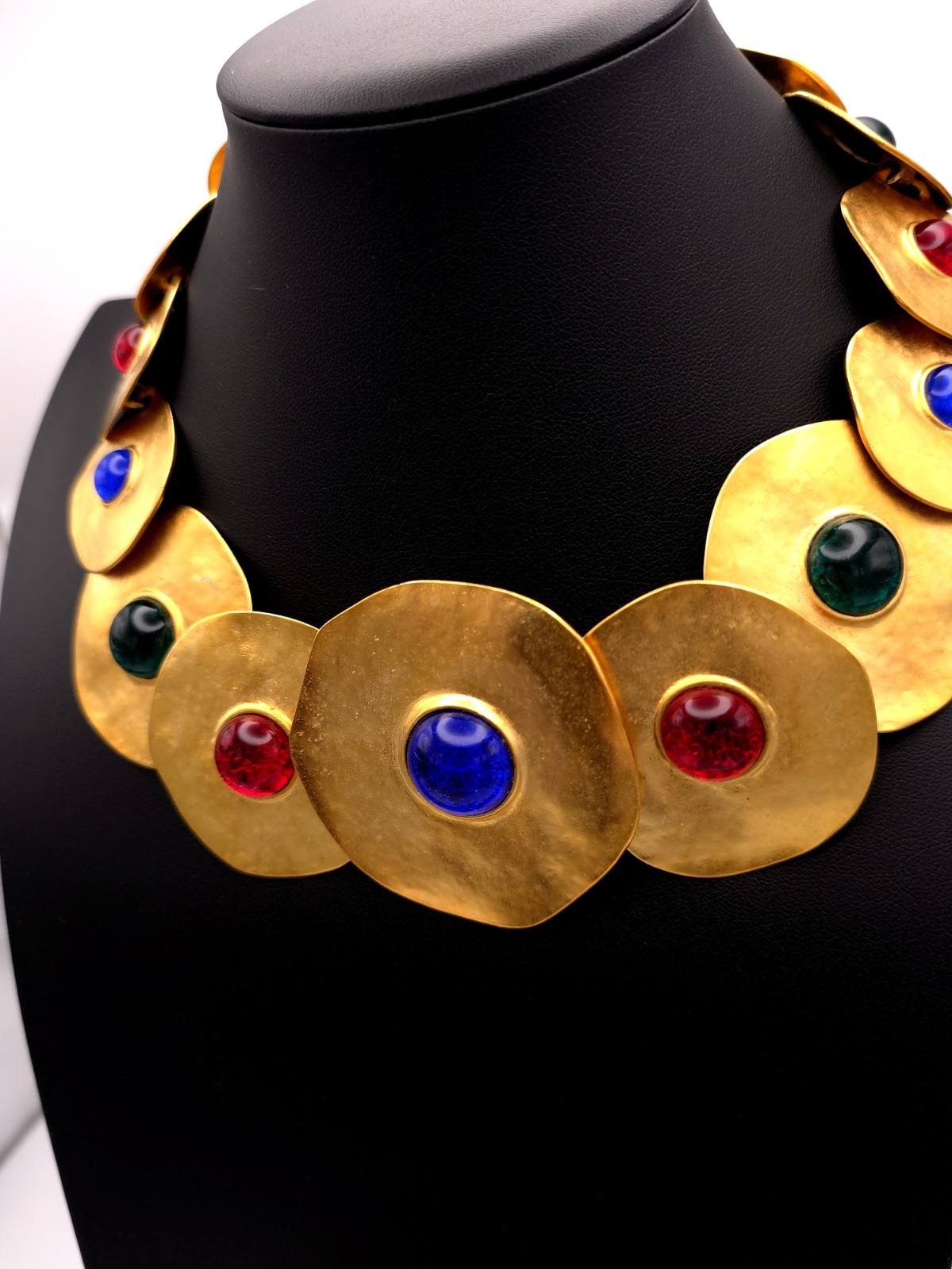 Les Bernard Hammered Gold Disc Necklace & Clip-On Earrings Set Blue Red Green