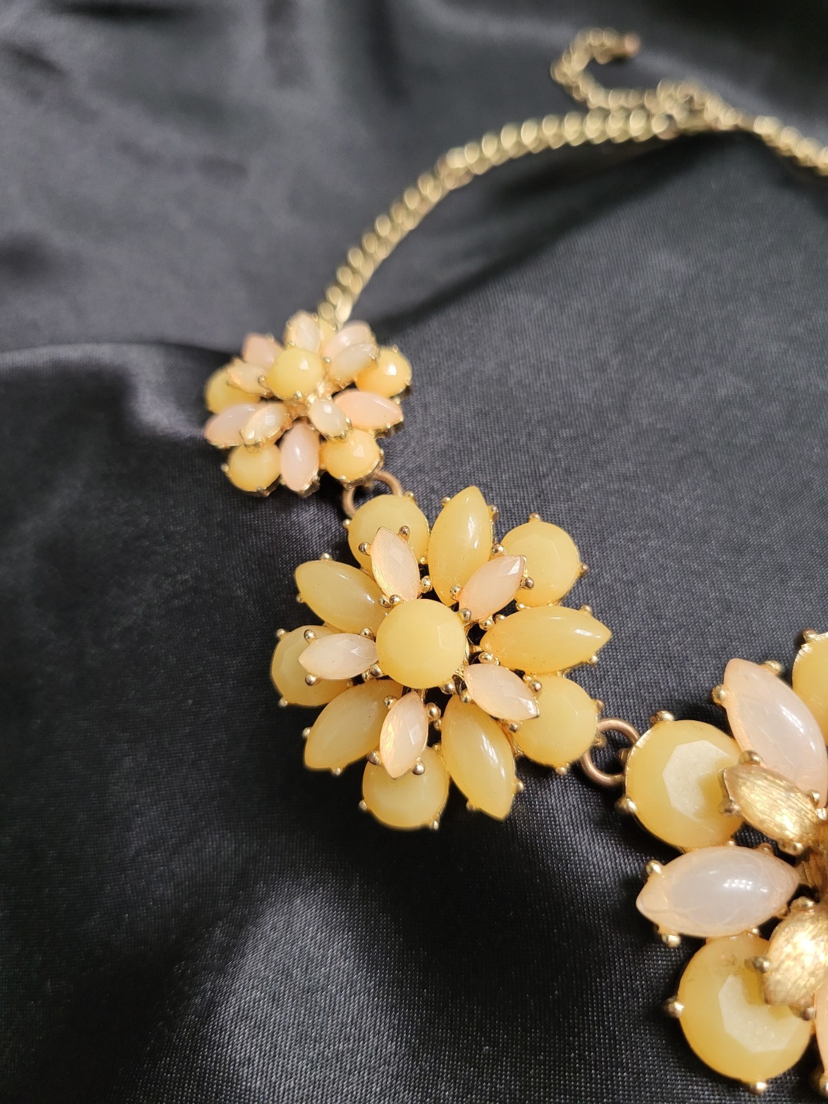 Vintage Style Peach & Pink Floral Cluster Statement Necklace Gold Tone Bib Resin