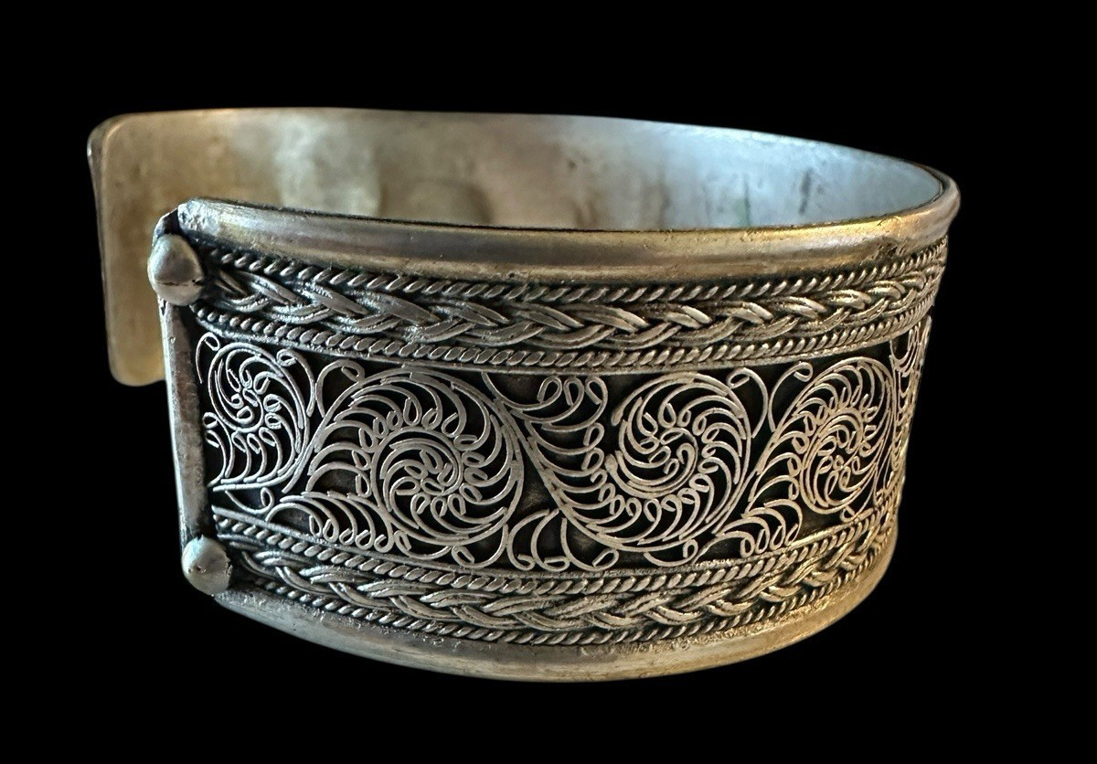 Nepal Tibetan Om Mani Padme Hum Cuff Bracelet Silver Tone Brass