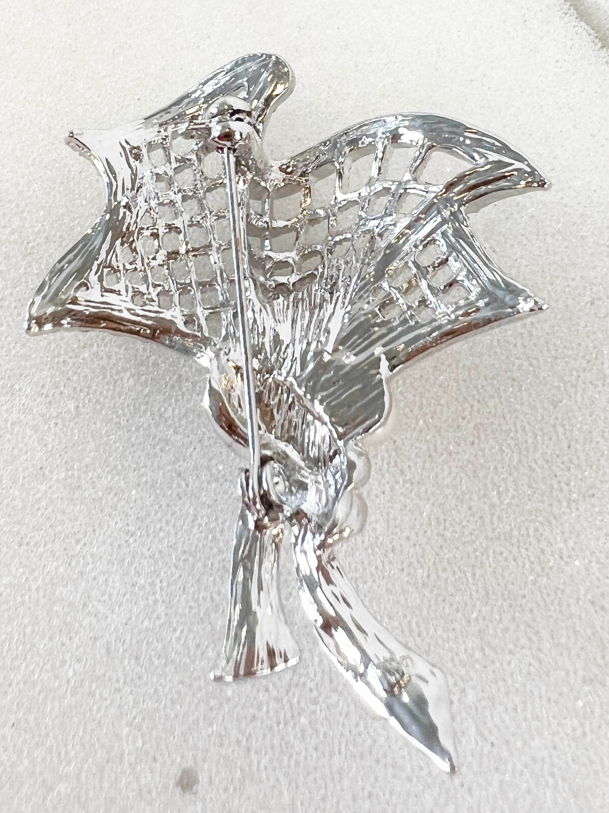 Silver White Rhinestone Seed Pearl Bouquet Pin Brooch – 2″ x 1.5″ 12.0g