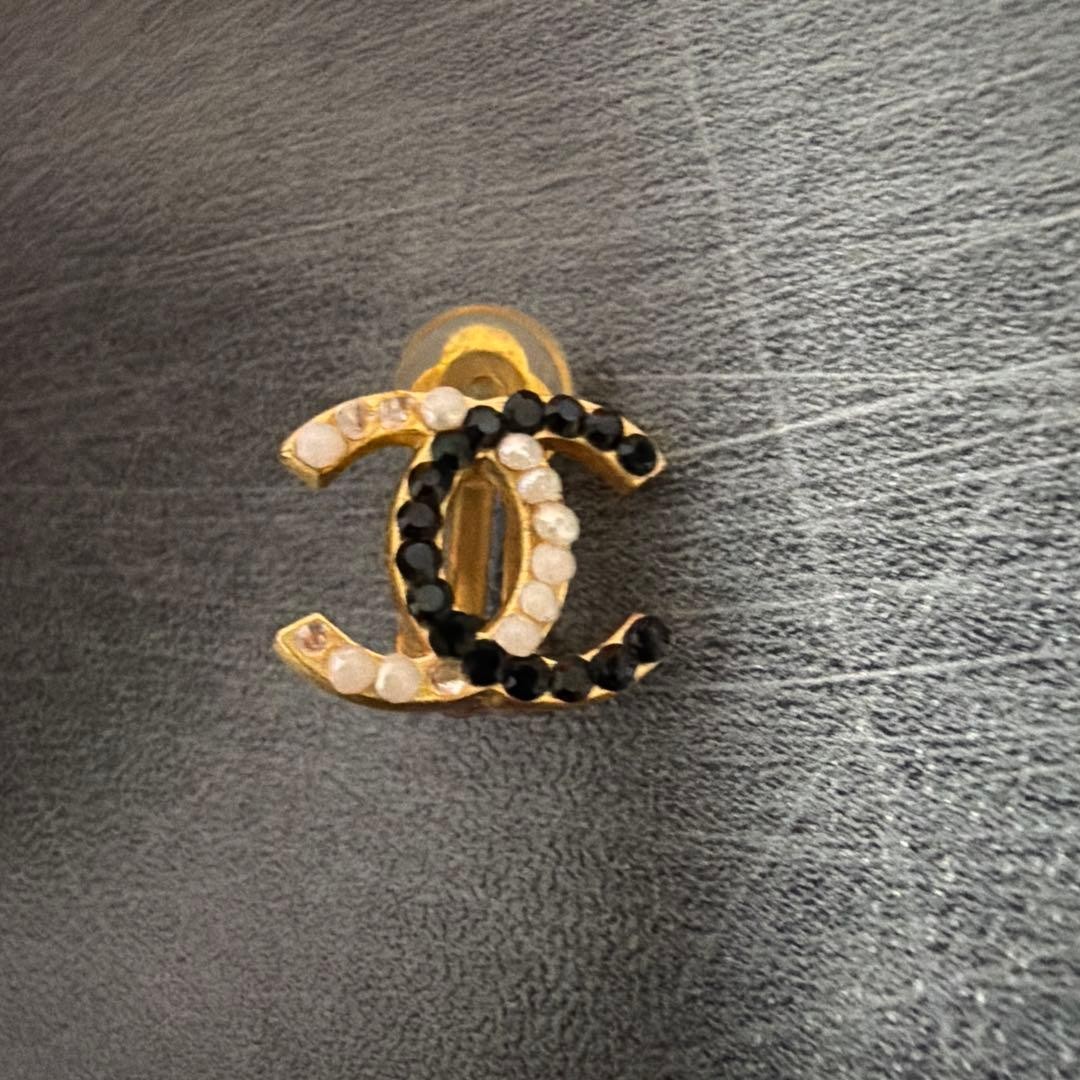 CHANEL Vintage Clip-On Earrings Authentic Logo Mark Gold Tone No Accessories