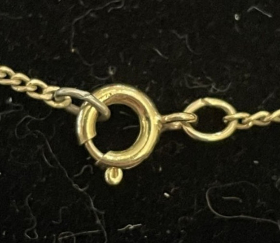 AVON signed Green Leaf Pendant on Goldtoned Chain Necklace. Gift box