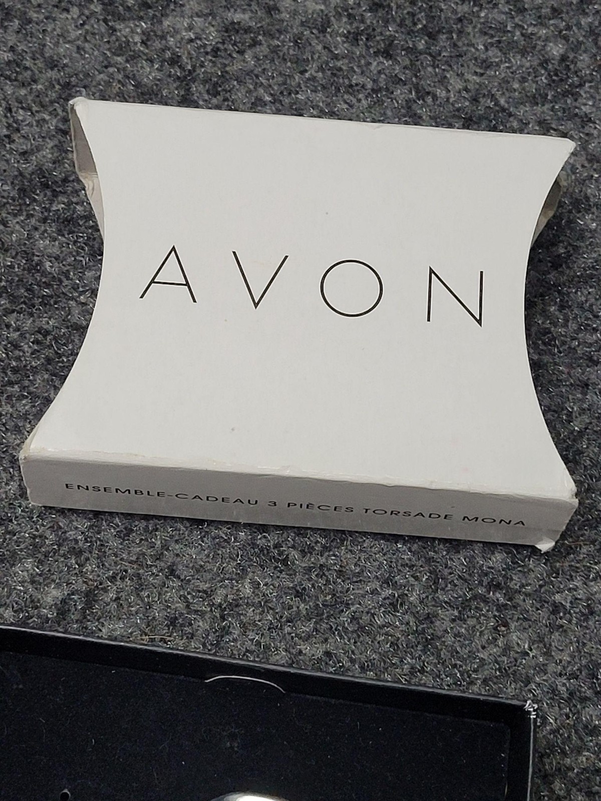Avon Mona Twist 3 Piece Gift Jewelry Set Silver Tone Necklace Bracelet Earrings