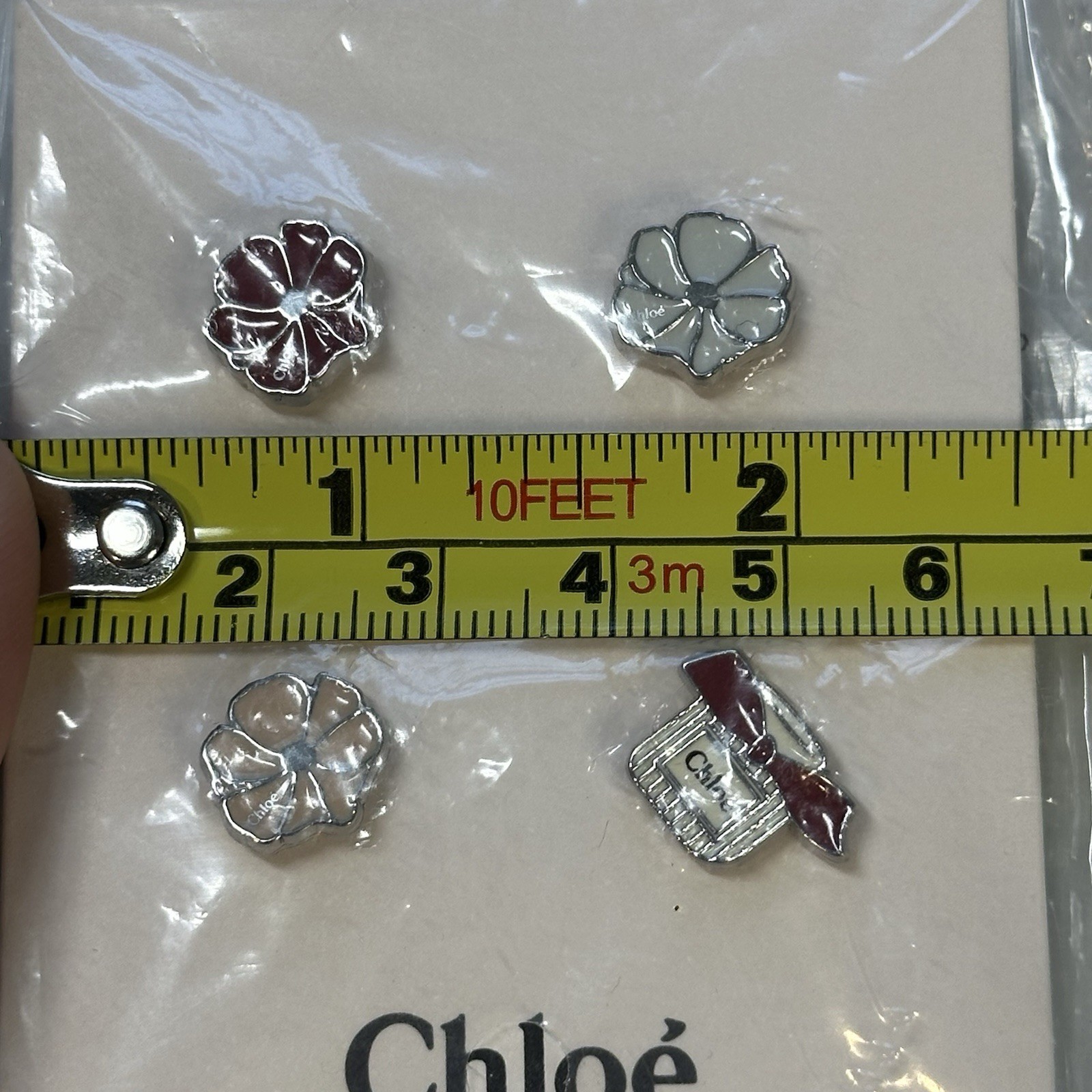 Chloe Limited Pin Badge Set of 4 Brooch Pins Chloe Parfum Flowers New Sealed