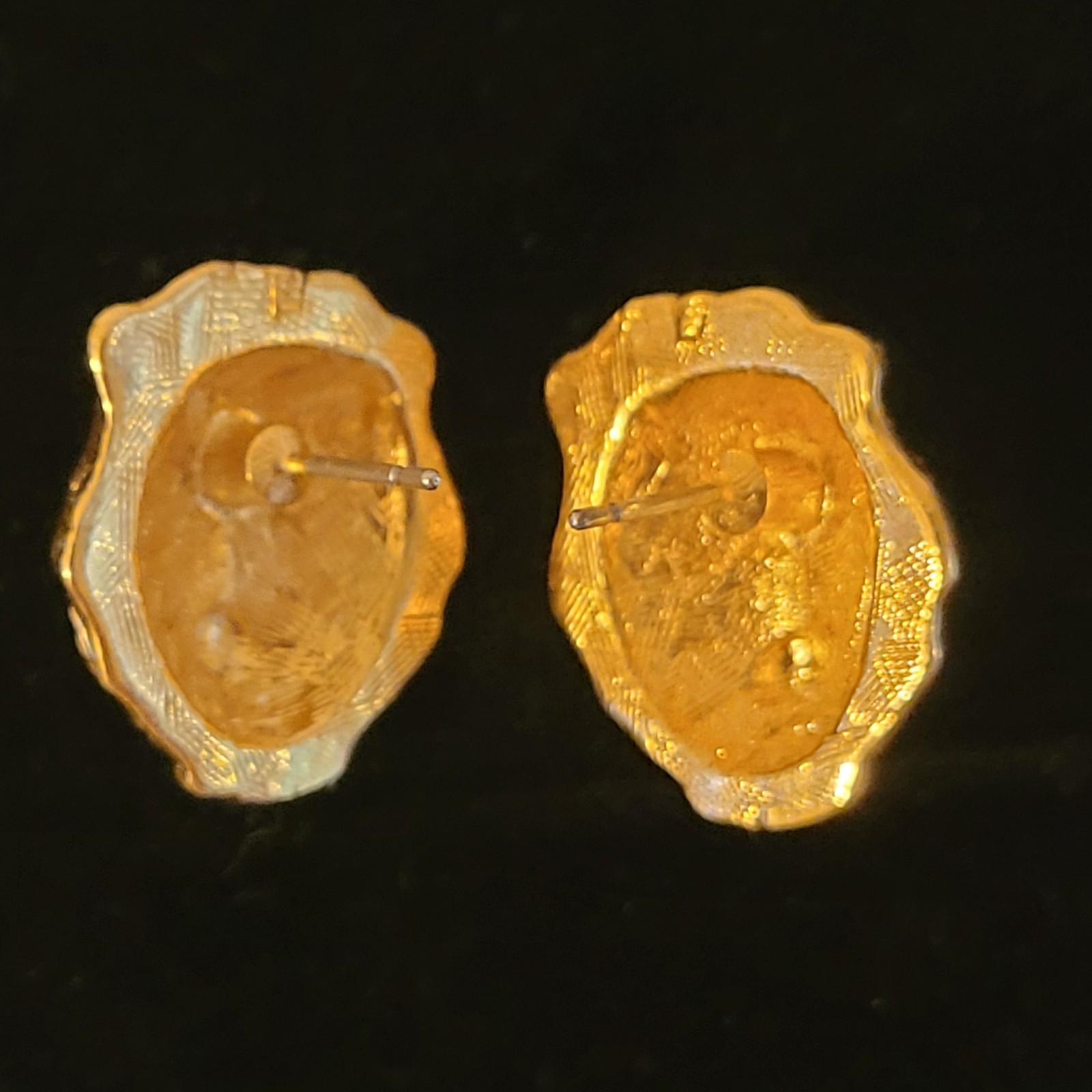 Vintage Yellow Gold Tone Lion Head Stud Post Pierced Earrings .75″ Unsigned