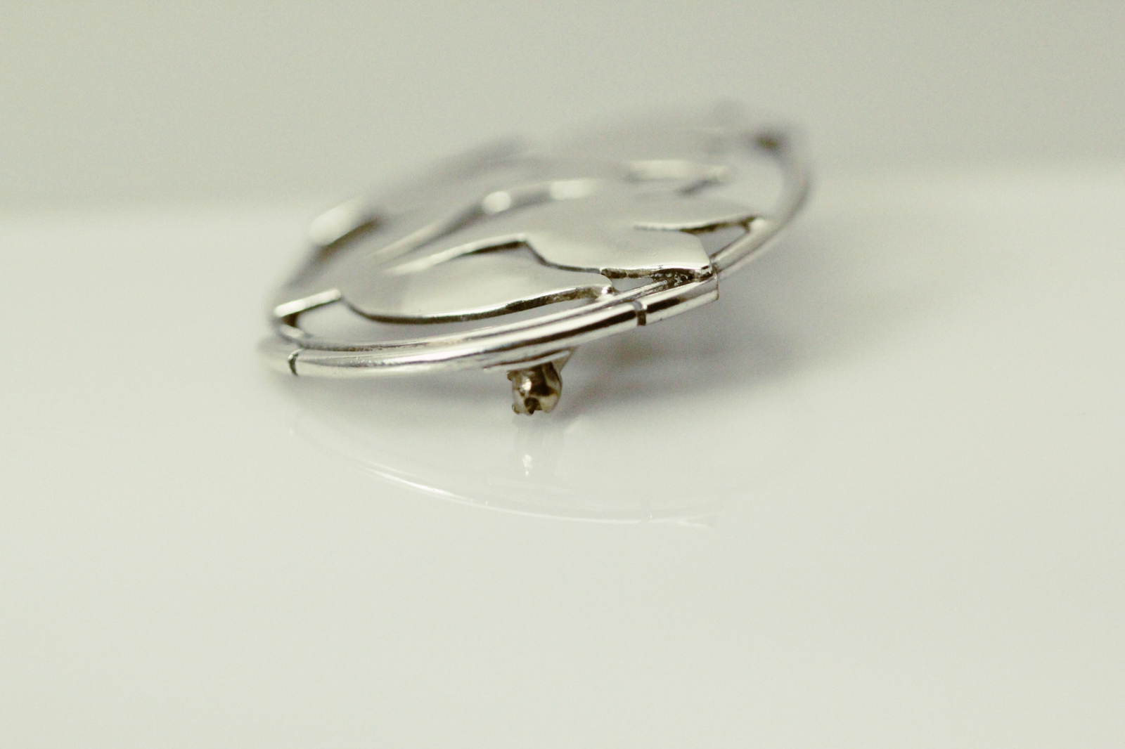 925 Sterling Silver Vintage Oval Floral Brooch Signed NT 9.1 Grams (PEN9766)