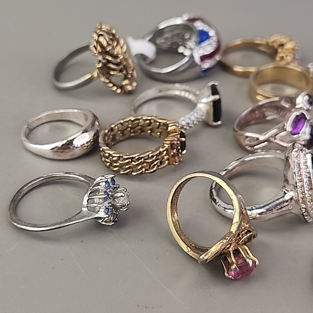 Ring Lot of 16 Rhinestones Multi Tone Various Sizes 6-8