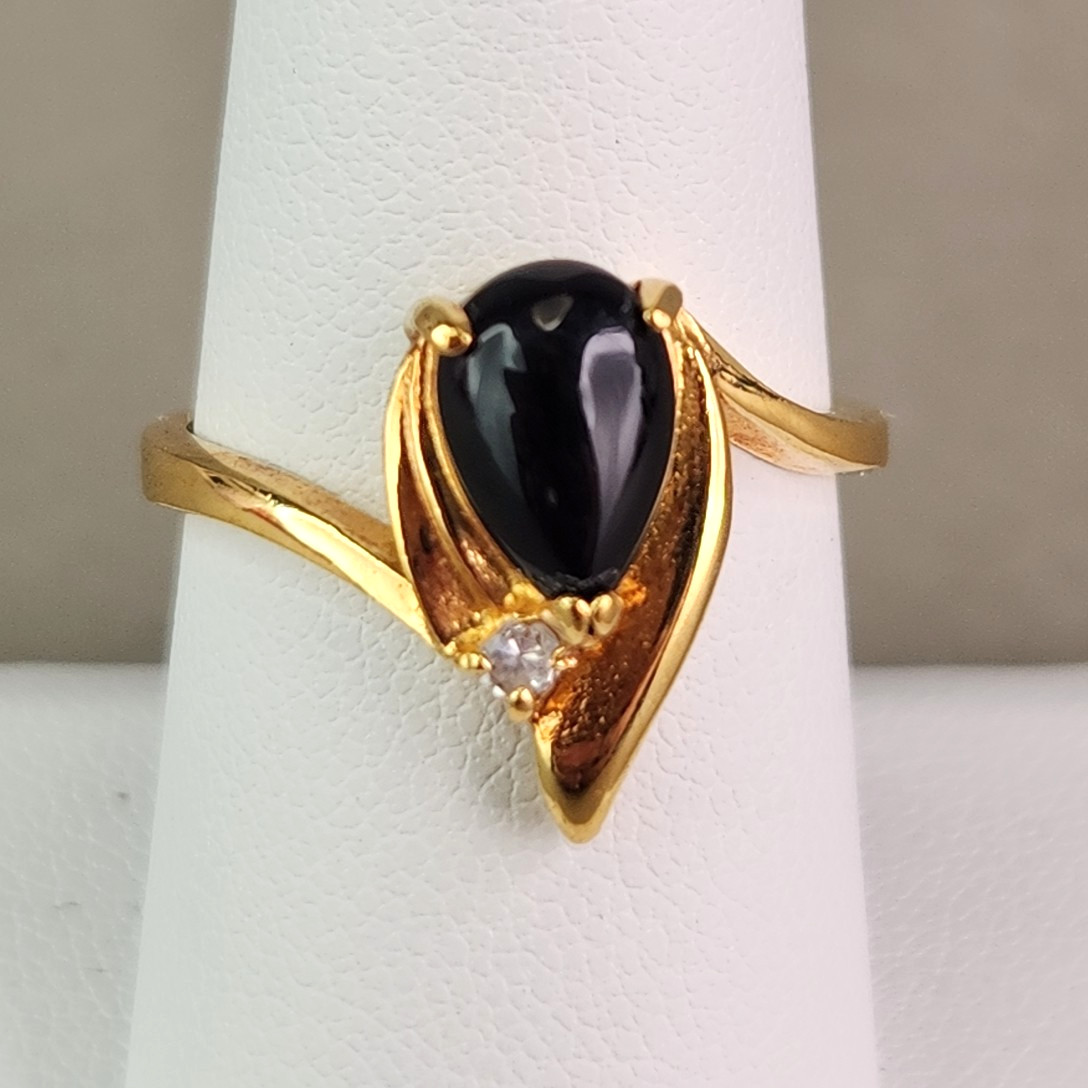 Onyx Ring Gold Tone Teardrop 7.5