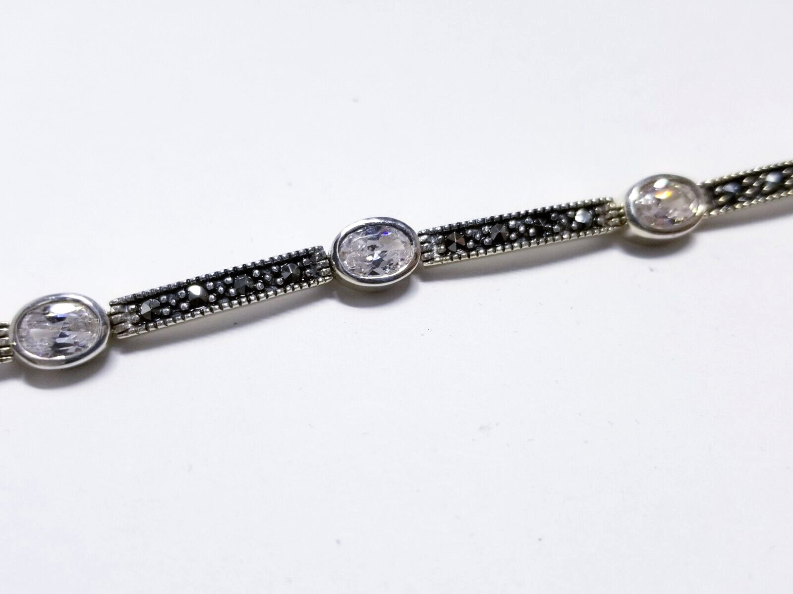 Thailand Sterling Silver White & Black Stones 7″ Bracelet – 11.3 Grams TW