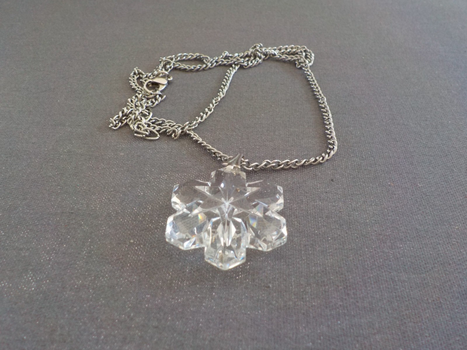 Snowflake Glass Necklace Silver Tone Metal Pendant Chain
