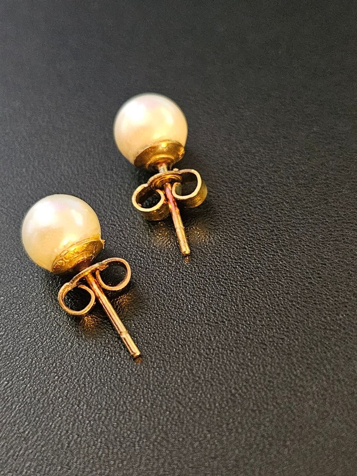 Classic Pearl Stud Earrings in Cream with 9 Ct Gold Studs