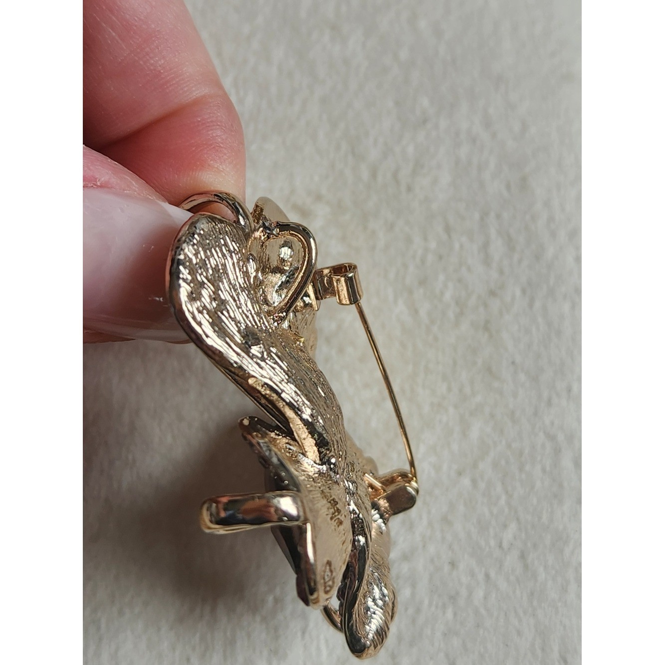 Gold-Tone Bow Brooch with Garnet-Center and Pink/Champagne Crystals