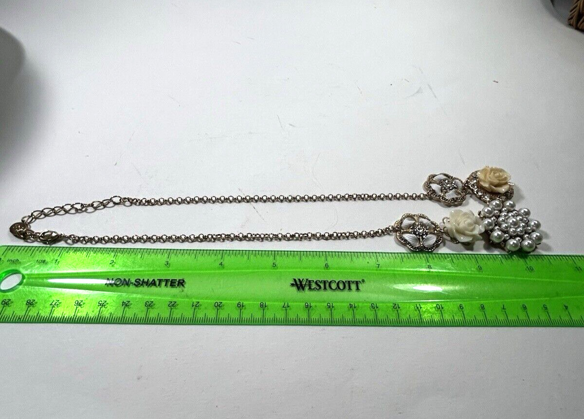 ETC! Statement Daisy Necklace w/Clear Rhinestone Centers 18 1/2″ w/2″ Ext
