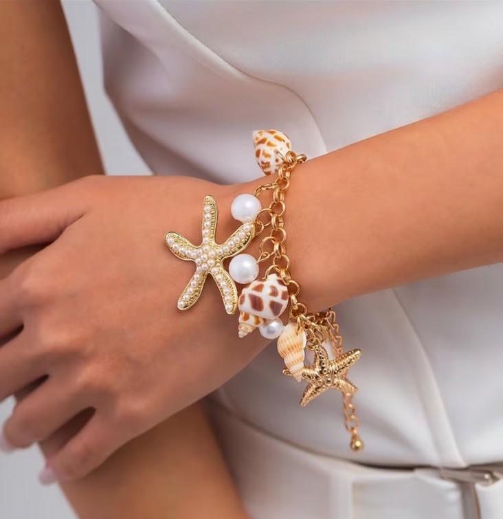 Women’s bohemian starfish and shellfish beach bracelet suitable for summer