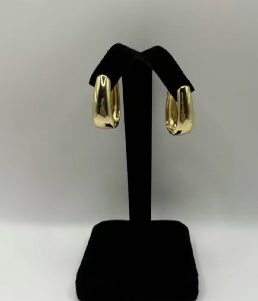 Gold Tone Chunky Huggie Hoop Earrings Oval Metal Lobe No Stone