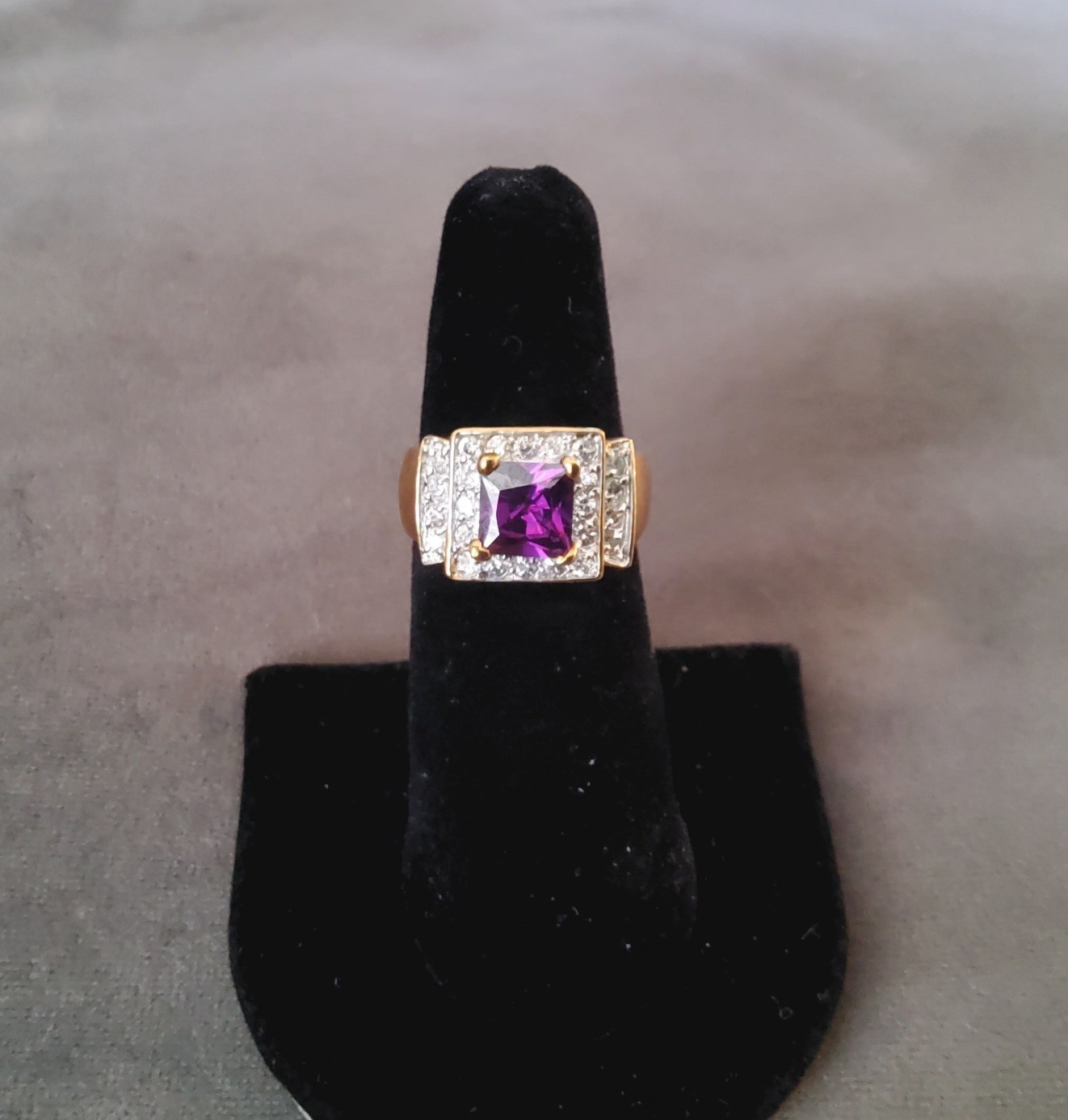 Park Lane HOSTESS ONLY PURPLE RING – PURPLE CZ w/CLEAR Accents in Gold – SZ 7