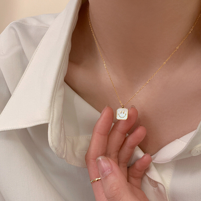 Woman 18K Gold Plate Stainless Steel Mother of Pearl Smile Square Chain Necklace