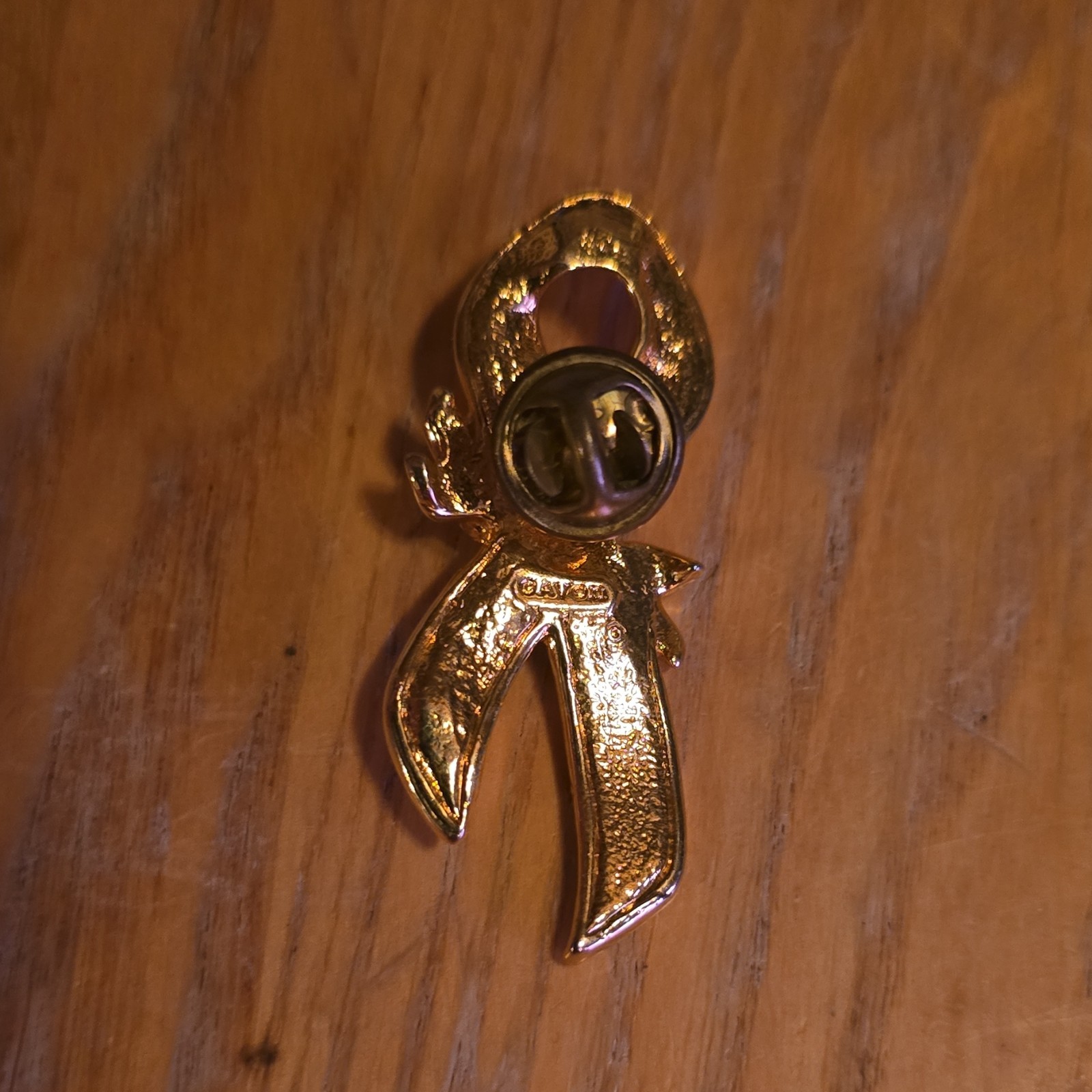 Avon Signed Pink & Gold Tone Enamel Awareness Ribbon Brooch Pin