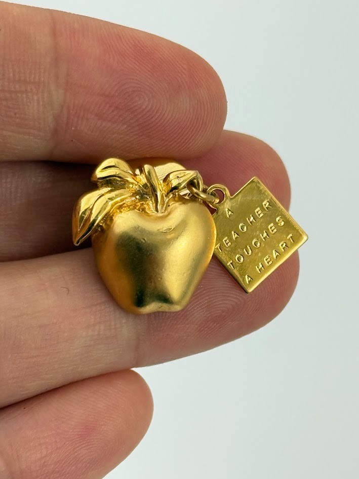 Vtg Roman Inc RR Teacher Apple Pin Gold Tone “A Teacher Touches a Heart”