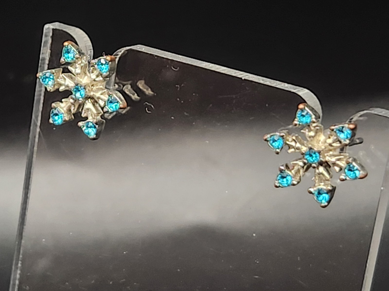 Blue Rhinestone Snowflake Stud Earrings Silver Tone Winter Holiday Earrings 1/2″