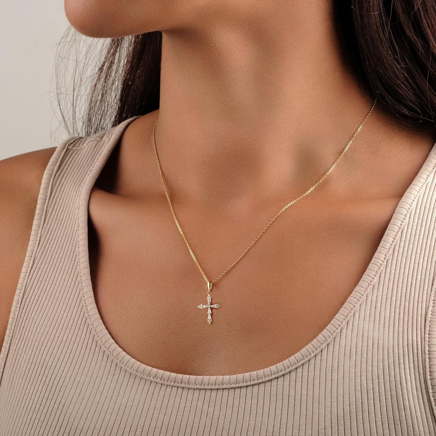 Waterproof & Non-Tarnish Gold Cross Necklace – Minimalist Pendant for Daily Wear
