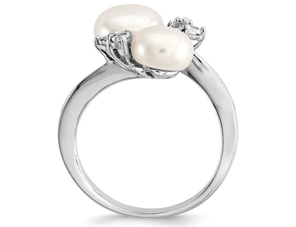 Freshwater Cultured 8mm Whte Pearl Ring in Sterling Silver with Synthetic Cubic