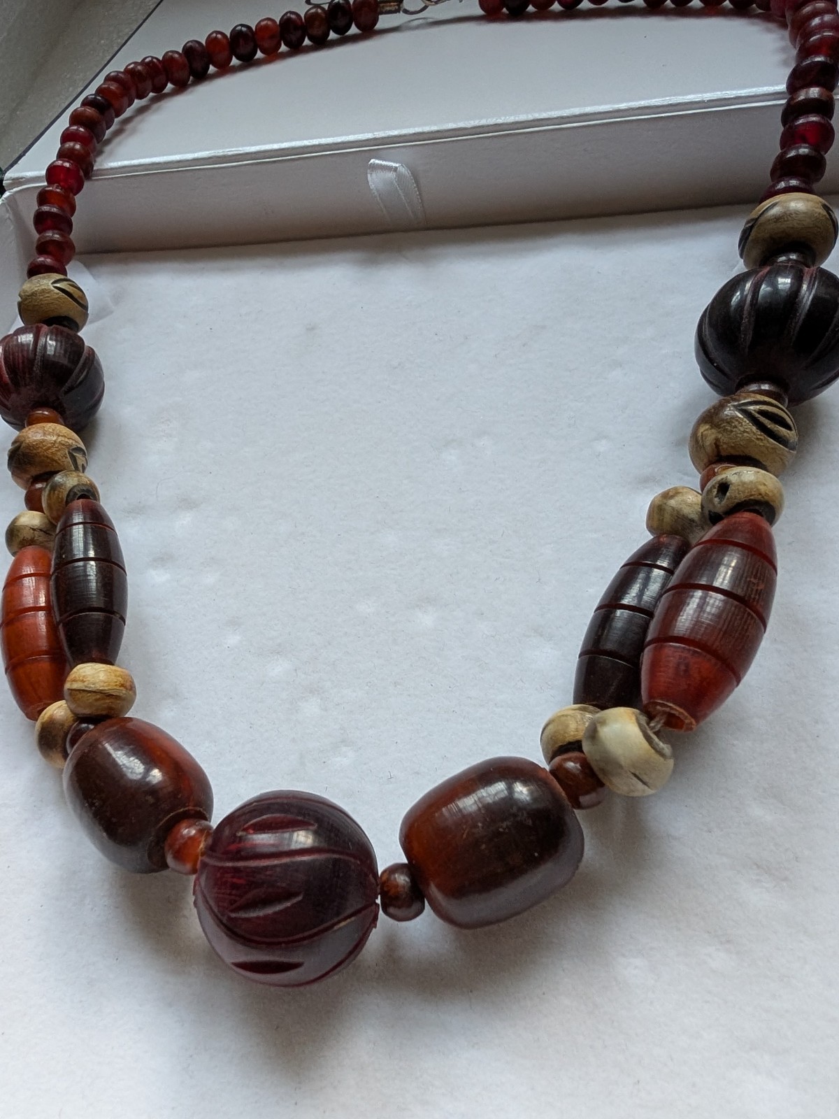 Vintage Red & Brown Faux Wooden Resin Beaded Necklace Engraved 69g & 22″ Long