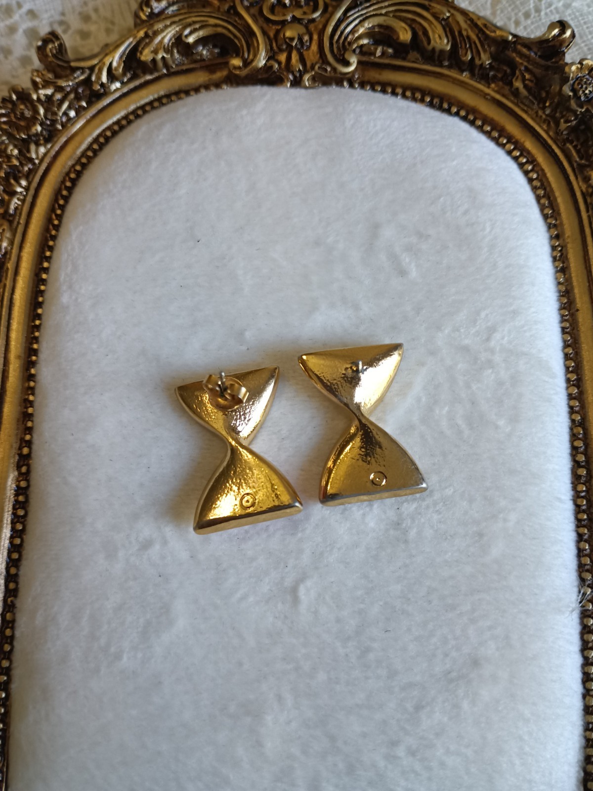 vintage Gold Tone Red Triangle Stud Post Earrings Metal Butterfly Closure Lobe