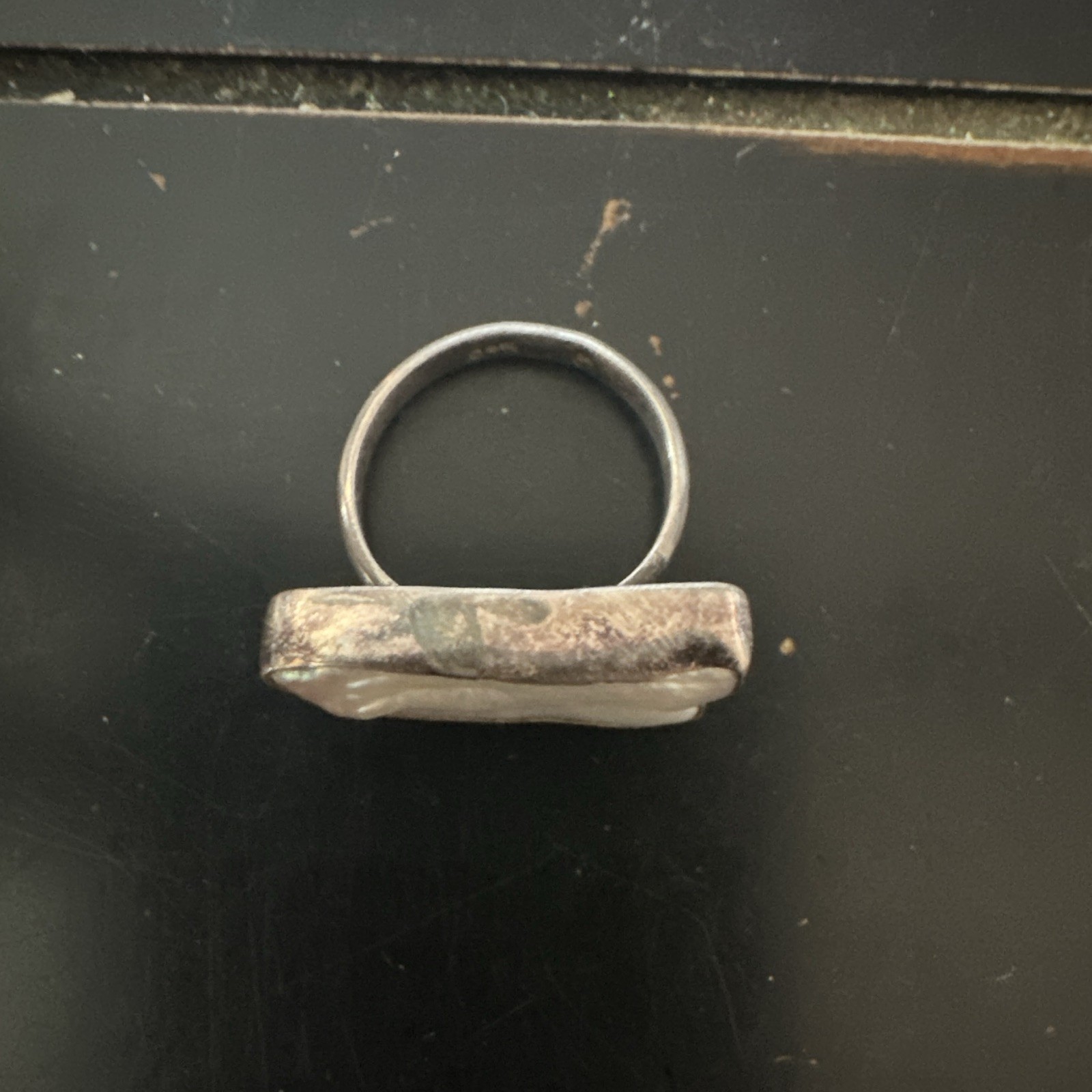 Silver Tone Metal Band Ring Size 7 with Iridescent Shell/Stone Inlay
